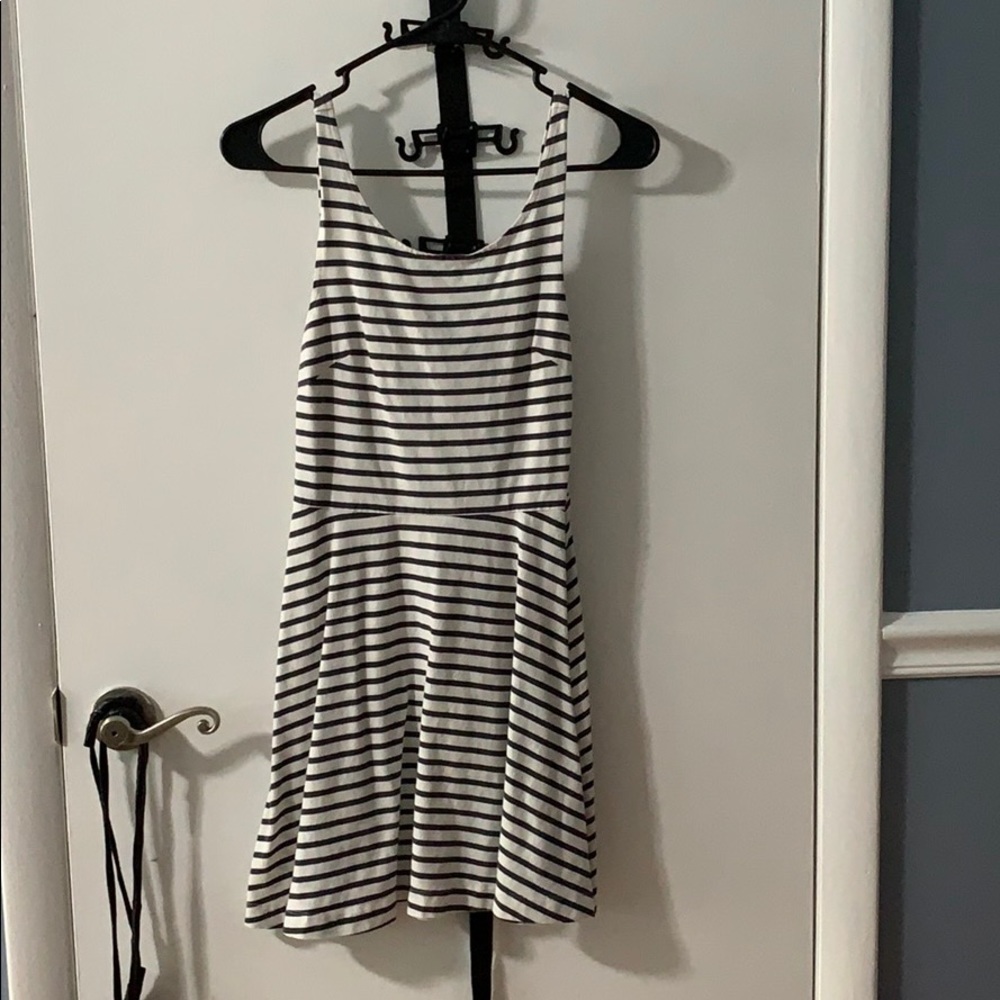 Little striped dress with open crossed back